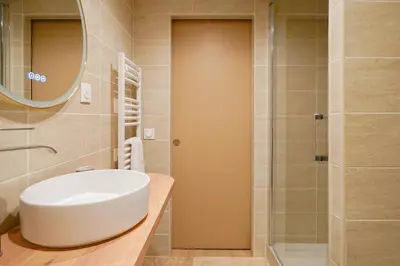 Salle de bains dans l'établissement Duplex climatisé - Grands Boulevards