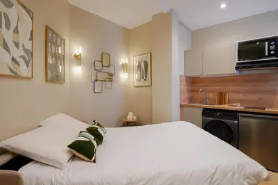 Cuisine ou kitchenette dans l'établissement Duplex climatisé - Grands Boulevards