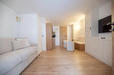 Télévision ou salle de divertissement dans l'établissement CIA - Modern Flat, Galeries Lafayette