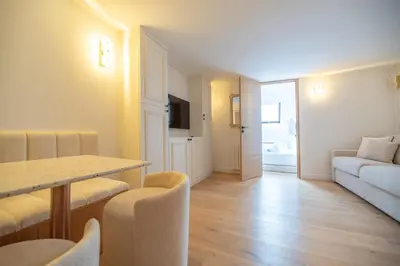 Télévision ou salle de divertissement dans l'établissement CIA - Modern Flat, Galeries Lafayette