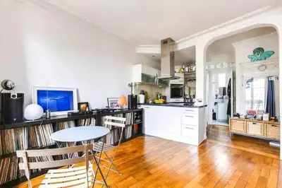 Cuisine ou kitchenette dans l'établissement Comfort and tranquility near the Canal de l Ourcq