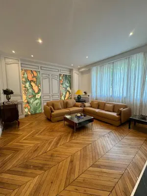Coin salon dans l'établissement Luxurious 2 bedroom apartment, located in Avenue George V