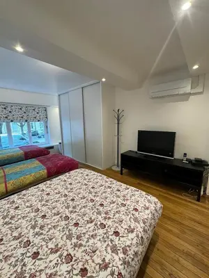 Un ou plusieurs lits dans un hébergement de l'établissement Luxurious 2 bedroom apartment, located in Avenue George V