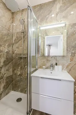 Salle de bains dans l'établissement Nid douillet pour deux cœur du 19e arrondissement