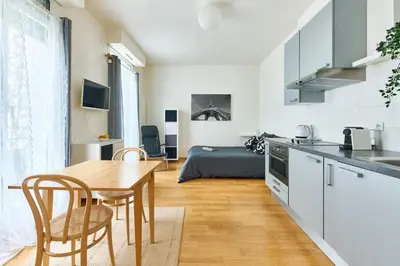 Cuisine ou kitchenette dans l'établissement Direct Arc de Triomphe access