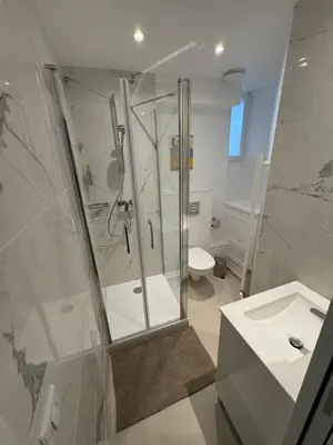 Salle de bains dans l'établissement Sur les toits de Paris