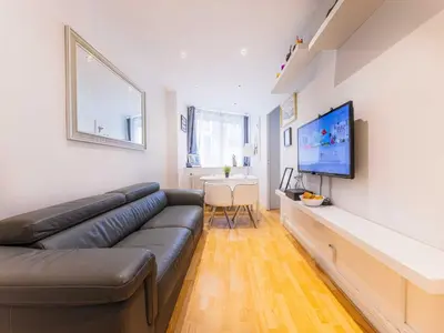 Télévision ou salle de divertissement dans l'établissement Quiet apartment - 1BR 4P - Sacré Coeur
