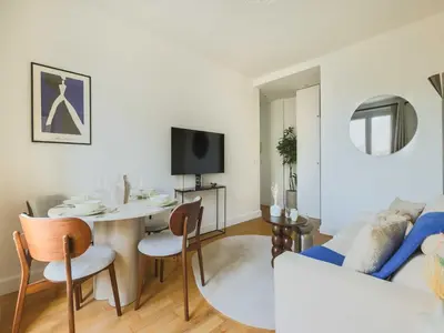 Télévision ou salle de divertissement dans l'établissement Charming flat -1BR-4P- Paris 17e
