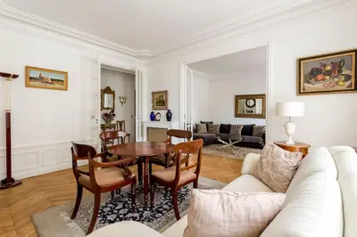 Coin salon dans l'établissement Chic Parisian Stay Trocadéro & Eiffel Tower