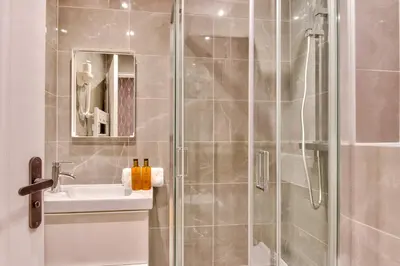 Salle de bains dans l'établissement Urban Flat 104 - 4 Bedroom Flat Opera