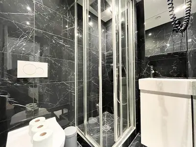 Salle de bains dans l'établissement Urban Flat 104 - 4 Bedroom Flat Opera