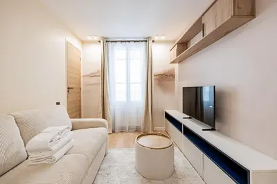 Télévision ou salle de divertissement dans l'établissement CozyStudioParis-Montmartre-Opera