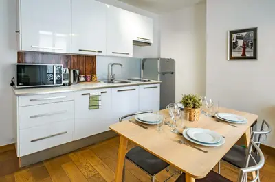 Cuisine ou kitchenette dans l'établissement Bright apartment at Les Invalides - 4 Guests