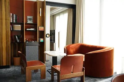 Coin salon dans l'établissement Hotel Les Bains Paris