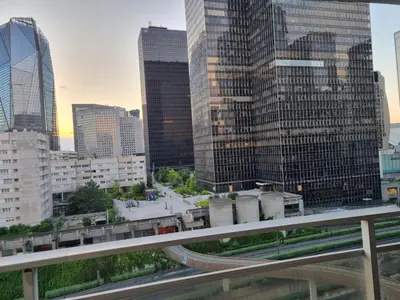 Vue générale sur Puteaux ou vue de la ville depuis l'appartement