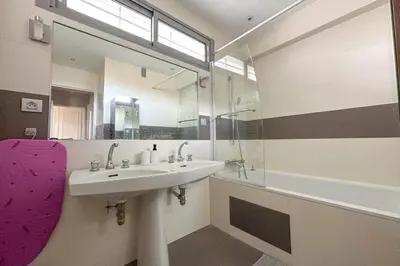 Salle de bains dans l'établissement Beautiful private room in a Parisian shared apartment - Flexliving