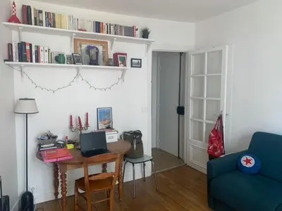 Bibliothèque dans l'appartement