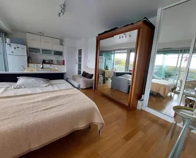 Un ou plusieurs lits dans un hébergement de l'établissement Cozy and Modern Studio in Greater Paris