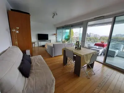 Télévision ou salle de divertissement dans l'établissement Cozy and Modern Studio in Greater Paris
