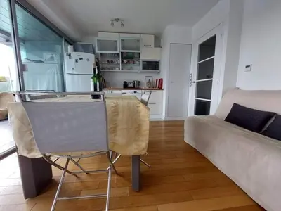 Cuisine ou kitchenette dans l'établissement Cozy and Modern Studio in Greater Paris
