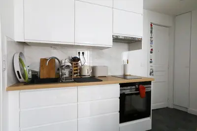Cuisine ou kitchenette dans l'établissement Apartment for 2 in the 14th district Paris