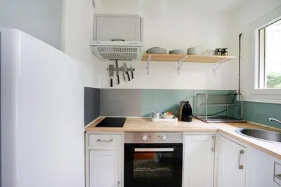 Cuisine ou kitchenette dans l'établissement Studio Dumas - Charonne by B'Your Home