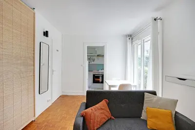 Cuisine ou kitchenette dans l'établissement Studio Dumas - Charonne by B'Your Home