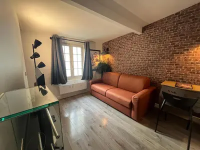 Coin salon dans l'établissement Petit Dupleix atypique Porte Maillot F3