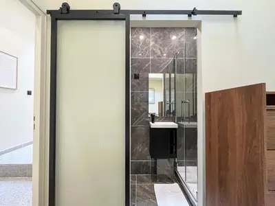 Salle de bains dans l'établissement Urban Flat 199 - Parisian 5 Bedroom Central Flat