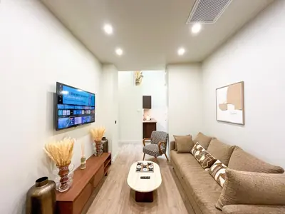 Télévision ou salle de divertissement dans l'établissement Urban Flat 199 - Parisian 5 Bedroom Central Flat