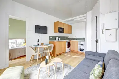 Cuisine ou kitchenette dans l'établissement 524 Suite Sandra - Charming apartment Paris 18eme