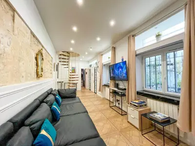Télévision ou salle de divertissement dans l'établissement Urban Flat 74 - Disneyland in Paris Apartment
