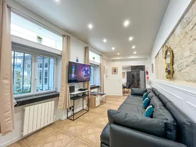 Télévision ou salle de divertissement dans l'établissement Urban Flat 74 - Disneyland in Paris Apartment