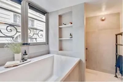 Salle de bains dans l'établissement Reve du Marais