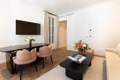 Télévision ou salle de divertissement dans l'établissement Oniri - Serviced Apartments in Louvre - Rue de Richelieu