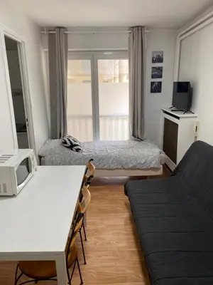 Télévision ou salle de divertissement dans l'établissement Studio cosy en plein cœur de Paris