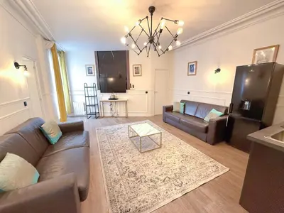 Coin salon dans l'établissement Urban Flat 107 - Sublime 4 Bedroom Opera Paris