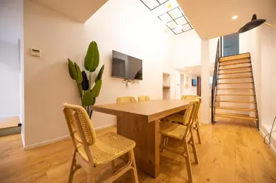 Télévision ou salle de divertissement dans l'établissement CIA - Duplex in Heart of Paris