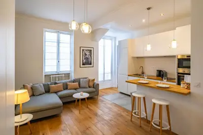 Cuisine ou kitchenette dans l'établissement Apt 4 Guests Moderne & lumineux Paris 8ᵉ