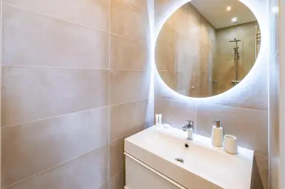 Salle de bains dans l'établissement Apt 4 Guests Moderne & lumineux Paris 8ᵉ