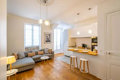 Cuisine ou kitchenette dans l'établissement Apt 4 Guests Moderne & lumineux Paris 8ᵉ