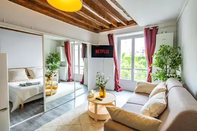 Coin salon dans l'établissement Peaceful Flat in Montorgueil