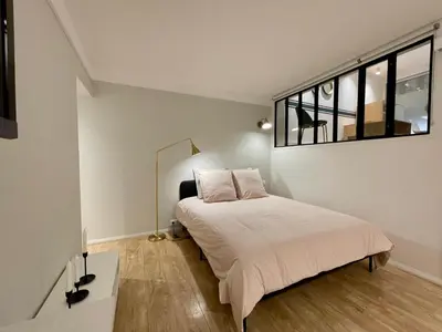 Un ou plusieurs lits dans un hébergement de l'établissement Apt 4 Guests Moderne Place Breteuil