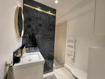 Salle de bains dans l'établissement Apt 4 Guests Moderne Place Breteuil