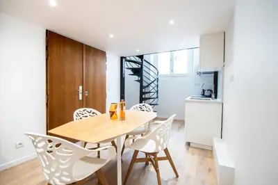 Cuisine ou kitchenette dans l'établissement CIA - Flat in Bonne Nouvelle, 4P