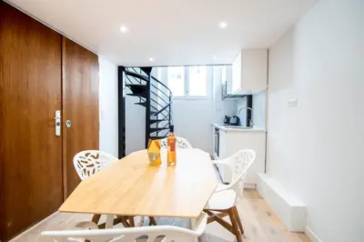 Cuisine ou kitchenette dans l'établissement CIA - Flat in Bonne Nouvelle, 4P