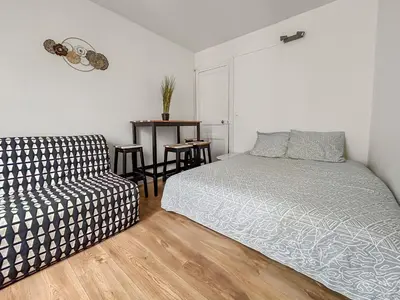 Un ou plusieurs lits dans un hébergement de l'établissement Tiny Studio, proche métro & Stade de France