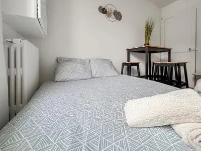 Un ou plusieurs lits dans un hébergement de l'établissement Tiny Studio, proche métro & Stade de France