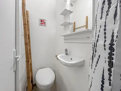 Salle de bains dans l'établissement Tiny Studio, proche métro & Stade de France
