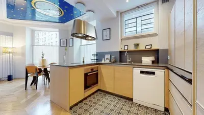 Cuisine ou kitchenette dans l'établissement Ancienne Boulangerie entièrement rénovée 5 Chambres 3 min métro 4 Barbara